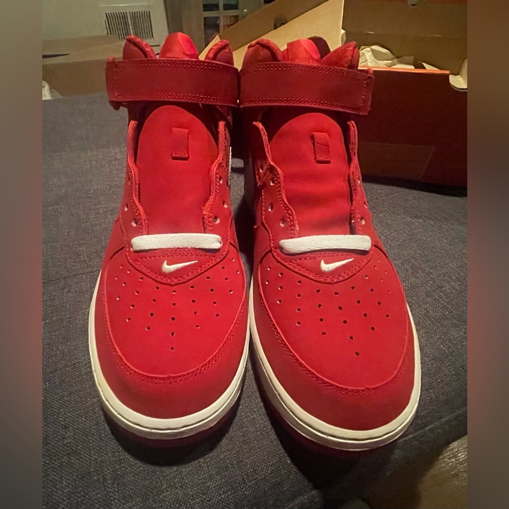NWT ❤️❤️❤️ VALENTINES DAY Nike women’s Air Force 1’s Mid